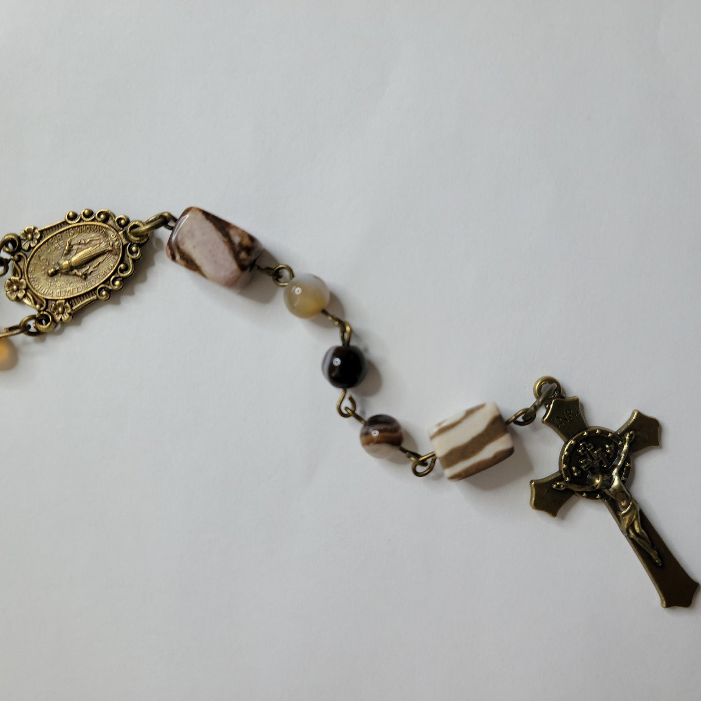 Banded agate / Bronze 6 mm rosary